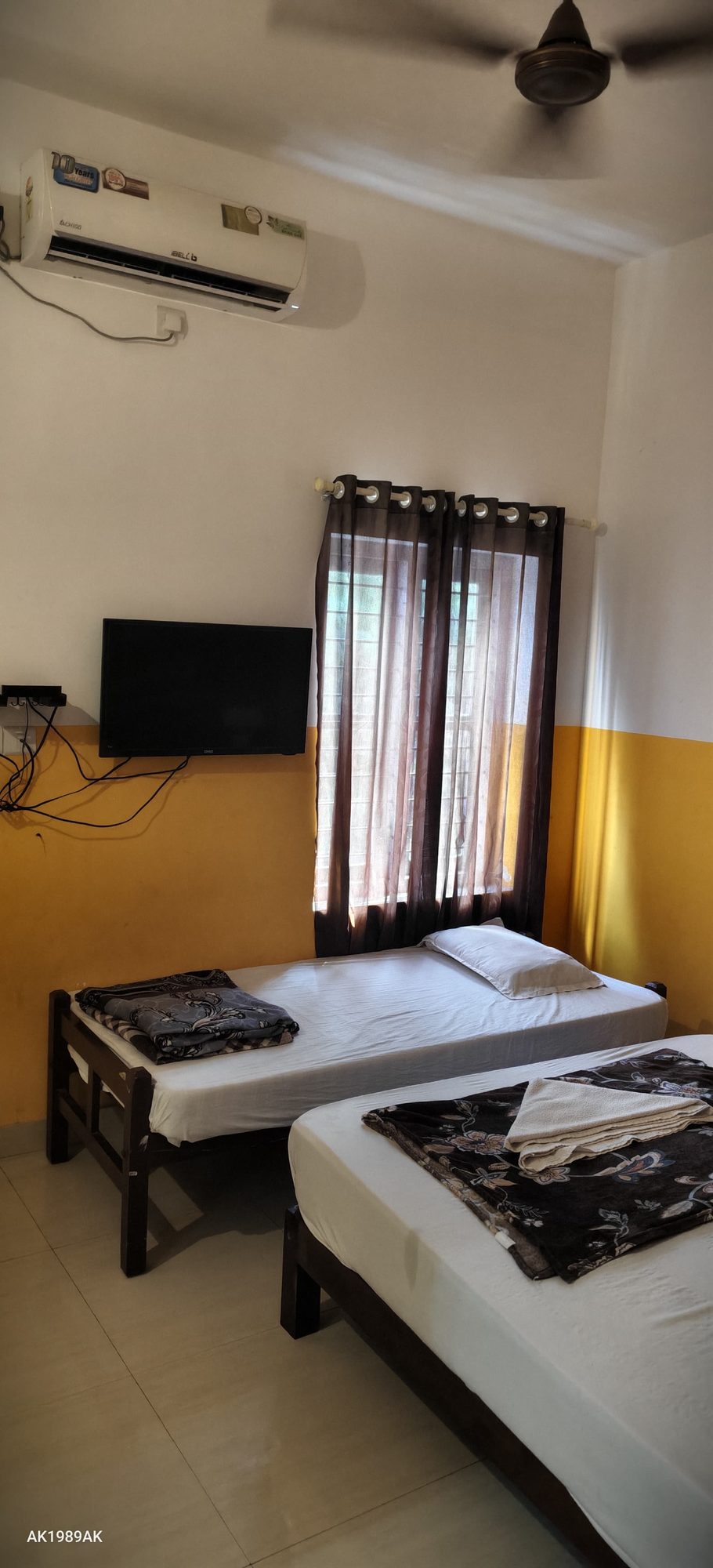 AC Triple Bed Room at Jumayira International